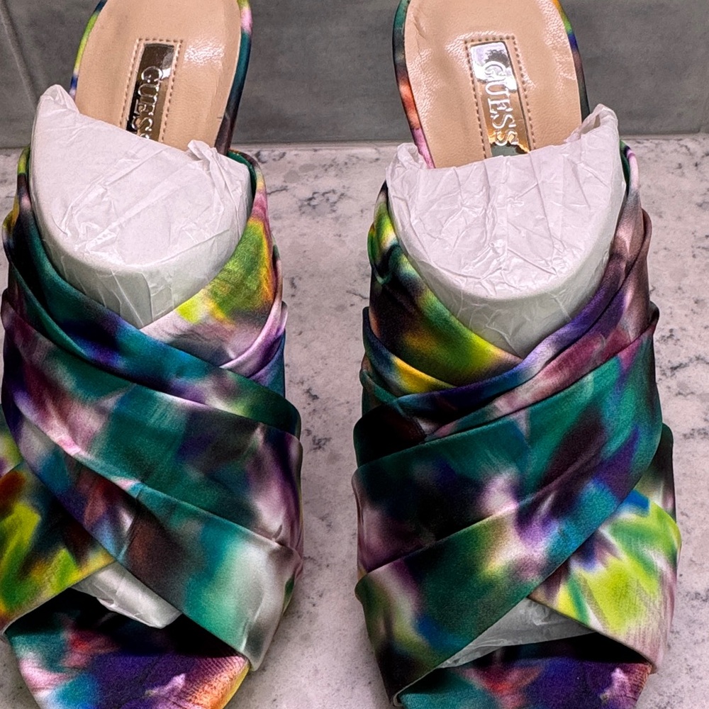 Guess Addey 2 Blue Fabric Floral Pumps Size 7.5 NIB - Picture 6 of 9